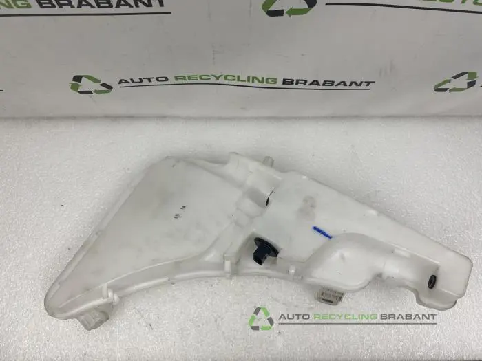 Ruitensproeiertank voor - 167b148b-bb6b-4463-87c6-8d2b58999ca9.jpg