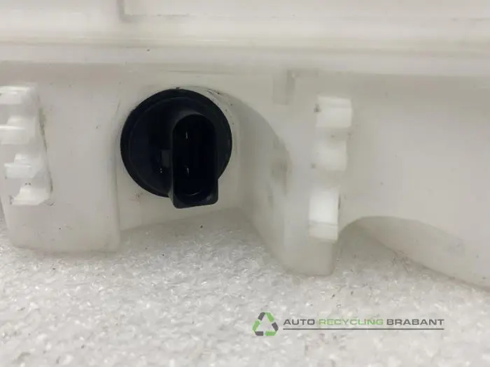 Ruitensproeiertank voor - 7b5ad102-efc3-49c8-9314-7a8dbbcfceca.jpg