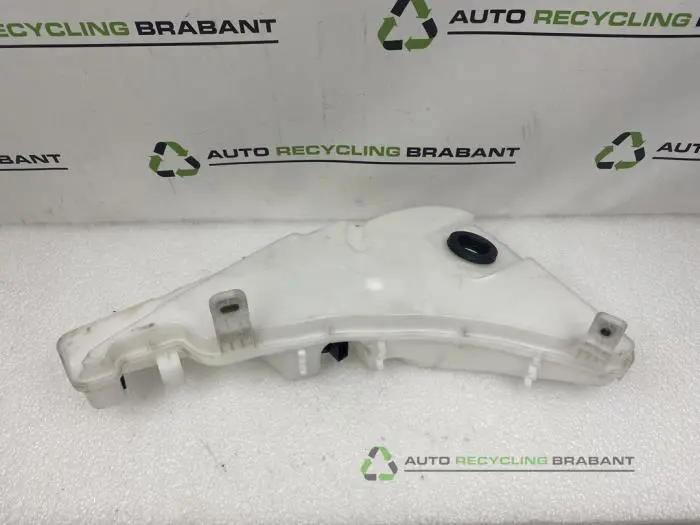 Ruitensproeiertank voor - fd67e28e-909f-4ef0-87ea-43f03bbf1614.jpg