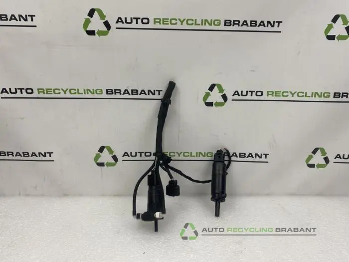 Ruitensproeierpomp voor Volkswagen Polo