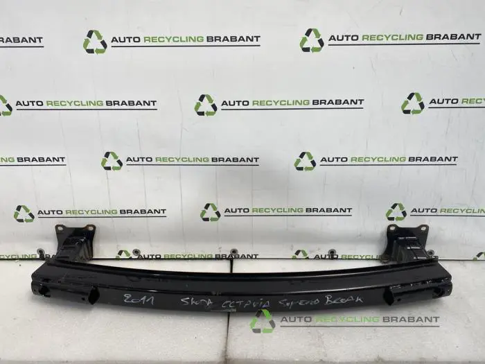 Chassisbalk achter Skoda Superb