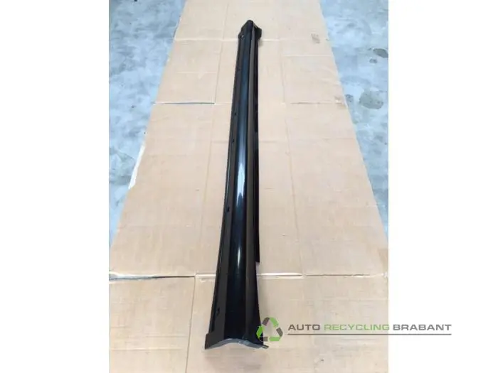 Zijskirt links Mercedes B-Klasse