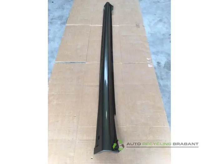 Zijskirt links Mercedes B-Klasse