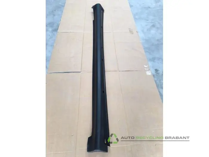 Zijskirt links Mercedes B-Klasse