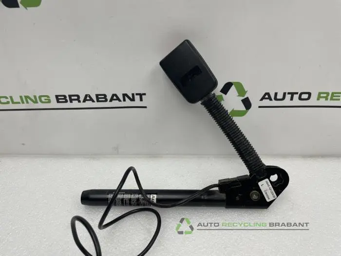 Front seatbelt buckle, left - 8ef6cfa4-051f-479e-b010-1514e3eea32a.jpg