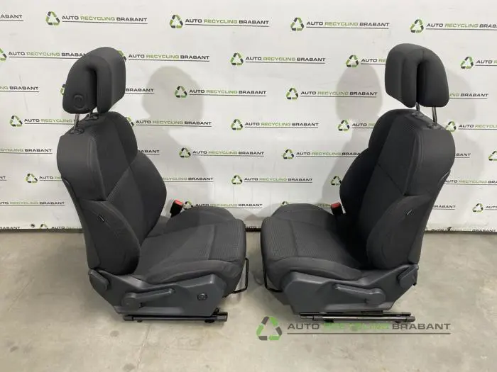 Bekleding Set (compleet) - e63acecd-7e37-43f6-b1be-93289ff3b862.jpg