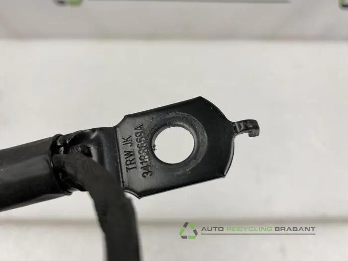 Front seatbelt buckle, right - 90413d07-f414-4092-86e3-3da9814918f0.jpg