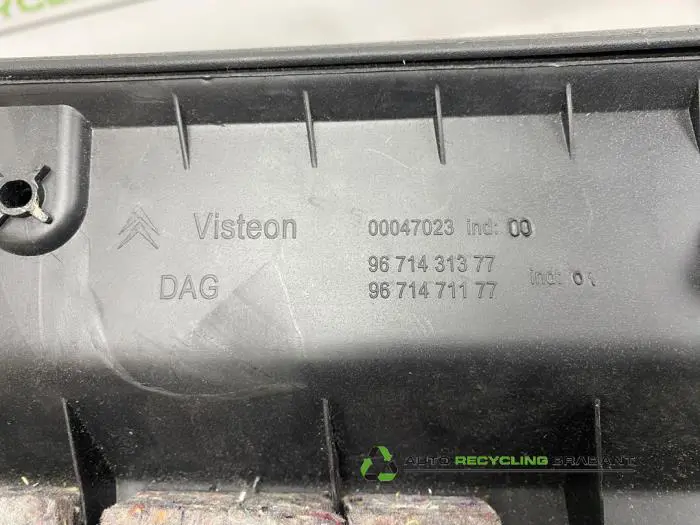 Handschuhfach - bf5185ea-5a29-4187-97da-199e41c9e1cf.jpg