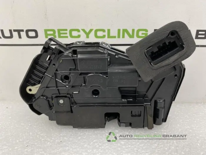 Front door lock mechanism 4-door, right - 7f8fc06d-ff35-4b43-b34c-06706a32c978.jpg