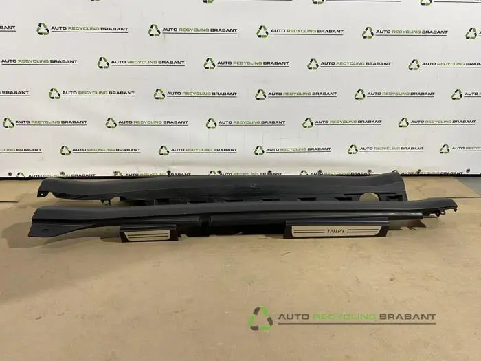 Zijskirt links Mini Countryman