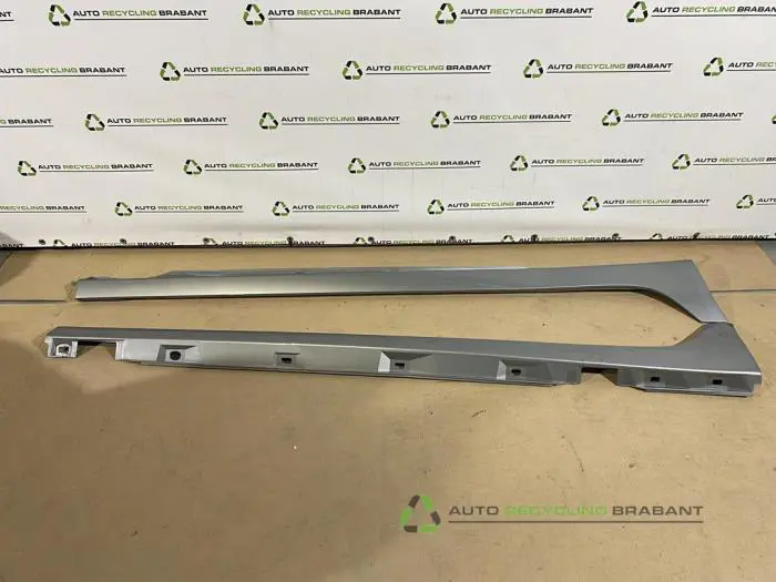 Zijskirt links Audi A6