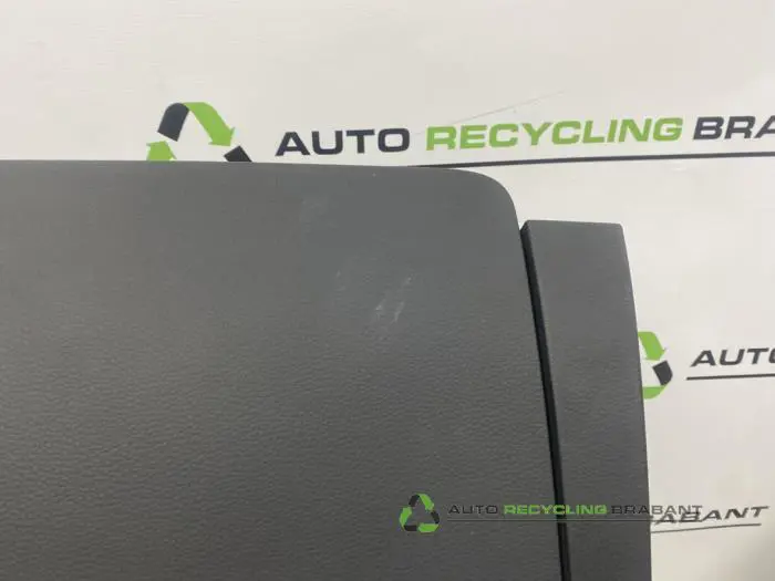 Handschuhfach - e5c4cd6a-7259-44de-be30-a1840efd770f.jpg