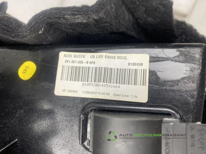 Handschuhfach - f4150a9d-e8b7-44fb-8e05-dc9ec401edef.jpg