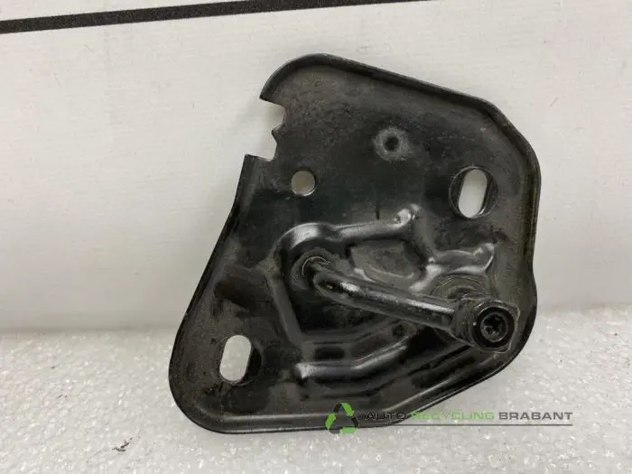 Schlossmechanik Motorhaube - 3c382fe9-16d1-4ffe-a2dd-e099bbe99324.jpg