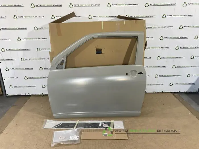 Door 4-door, front left Suzuki Swift
