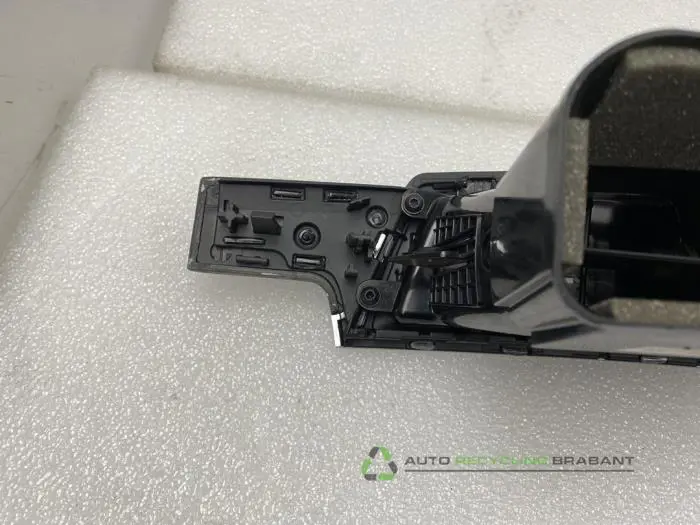 Luftgitter Armaturenbrett - 0466149c-1285-4db9-a40e-f87b8a5c2bf7.jpg