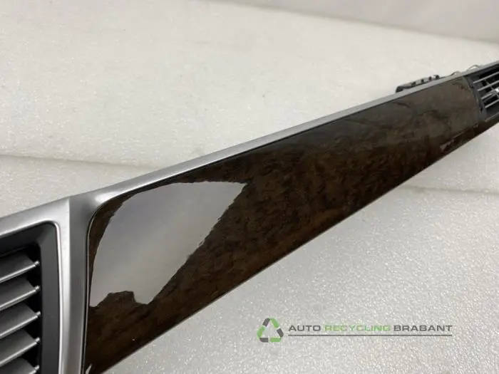 Luftgitter Armaturenbrett - 1878a4bb-2f57-4600-bebb-24e89b2b7fd0.jpg