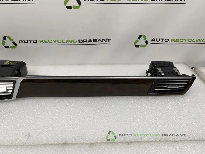 Luftgitter Armaturenbrett - 37897a7c-0be8-4ae2-9a94-e1cd0d916404.jpg