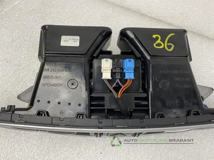 Luftgitter Armaturenbrett - e8cd650f-4cf1-4854-87bd-cf7c54f119f5.jpg