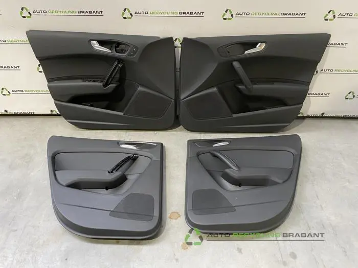 Türverkleidung 4-türig links vorne Audi A1