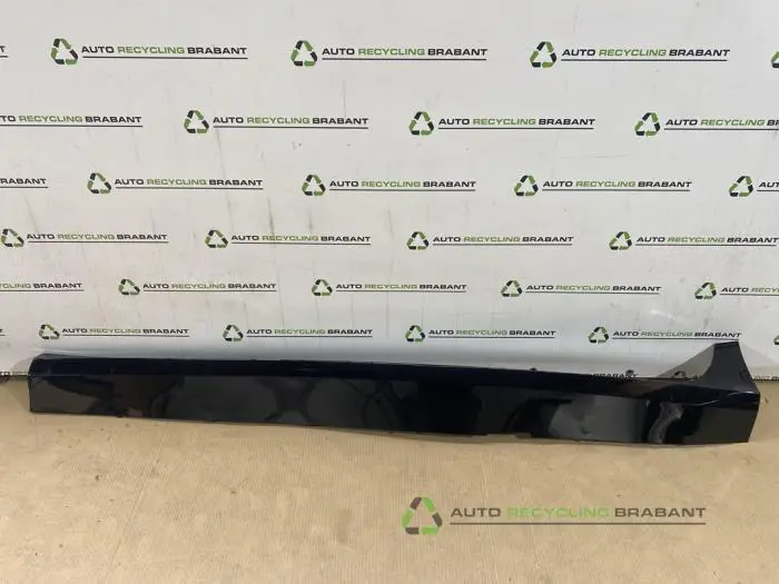 Zijskirt links Volvo V60