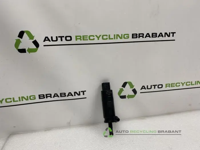 Ruitensproeierpomp voor Volkswagen Golf